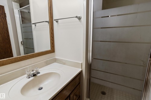 258 Greenoch Crescent, Edmonton, AB - Indoor Photo Showing Bathroom