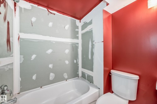 15152 33 Street, Edmonton, AB - Indoor Photo Showing Bathroom