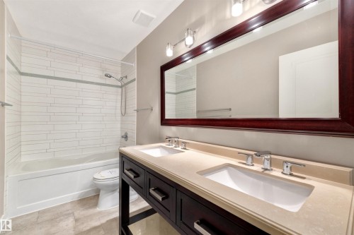 32 10015 83 Avenue, Edmonton, AB - Indoor Photo Showing Bathroom