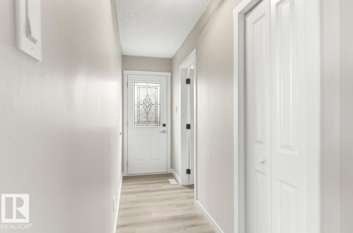 1412 Knottwood Road E, Edmonton, AB - Indoor Photo Showing Other Room