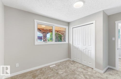 1412 Knottwood Road E, Edmonton, AB - Indoor