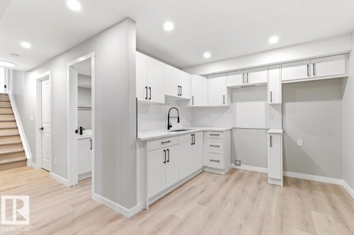 1412 Knottwood Road E, Edmonton, AB - Indoor Photo Showing Other Room