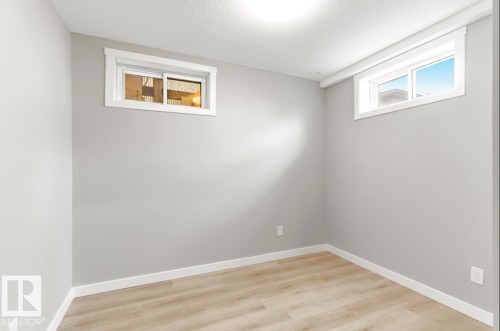 1412 Knottwood Road E, Edmonton, AB - Indoor Photo Showing Other Room