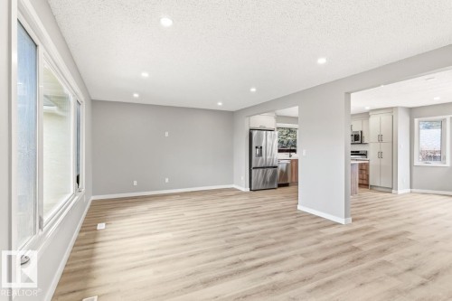 1412 Knottwood Road E, Edmonton, AB - Indoor Photo Showing Other Room