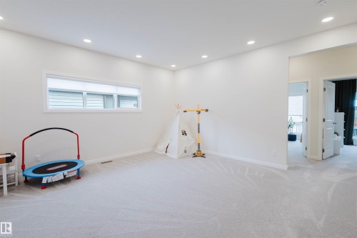 3408 Checknita Terrace, Edmonton, AB - Indoor Photo Showing Other Room