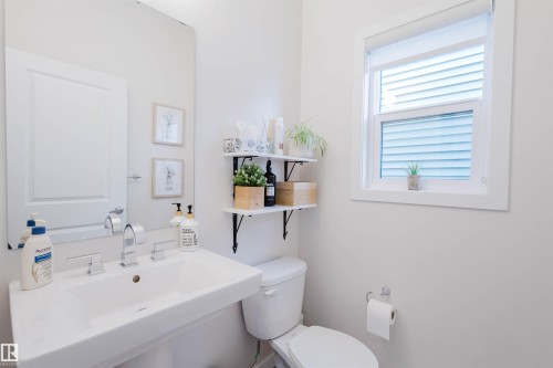 3408 Checknita Terrace, Edmonton, AB - Indoor Photo Showing Bathroom