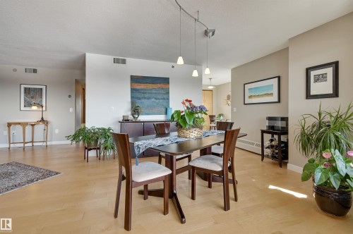 701 12319 Jasper Avenue, Edmonton, AB - Indoor Photo Showing Dining Room