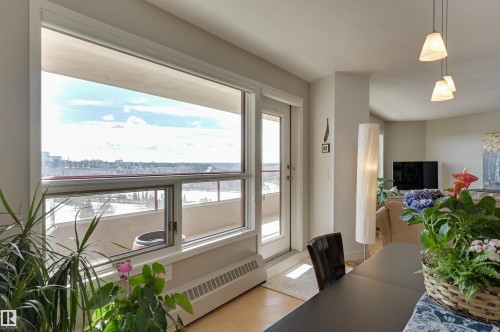 701 12319 Jasper Avenue, Edmonton, AB - Indoor