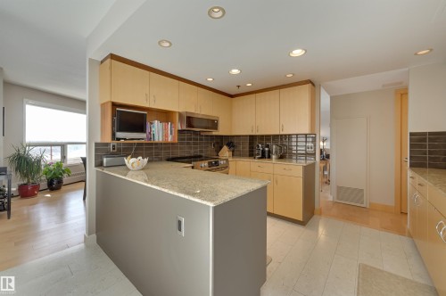 701 12319 Jasper Avenue, Edmonton, AB - Indoor Photo Showing Kitchen
