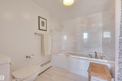 701 12319 Jasper Avenue, Edmonton, AB - Indoor Photo Showing Bathroom