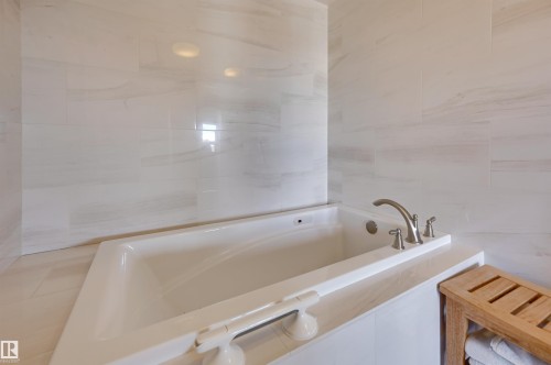 701 12319 Jasper Avenue, Edmonton, AB - Indoor Photo Showing Bathroom