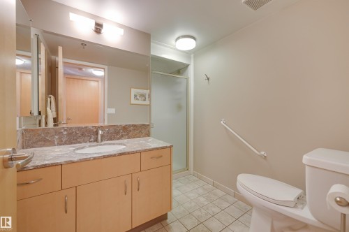 701 12319 Jasper Avenue, Edmonton, AB - Indoor Photo Showing Bathroom