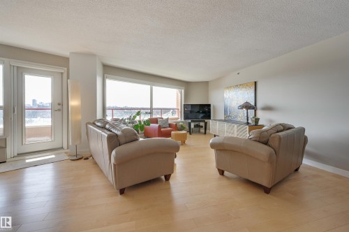 701 12319 Jasper Avenue, Edmonton, AB - Indoor Photo Showing Living Room