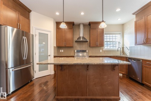 5512 Conestoga, Edmonton, AB - Indoor Photo Showing Kitchen With Upgraded Kitchen