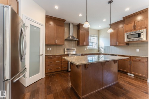 5512 Conestoga, Edmonton, AB - Indoor Photo Showing Kitchen With Upgraded Kitchen