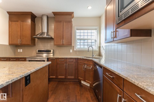 5512 Conestoga, Edmonton, AB - Indoor Photo Showing Kitchen With Upgraded Kitchen