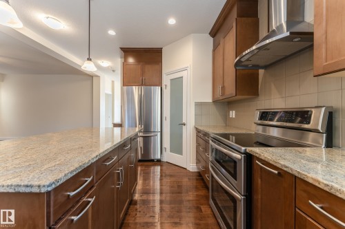 5512 Conestoga, Edmonton, AB - Indoor Photo Showing Kitchen With Upgraded Kitchen