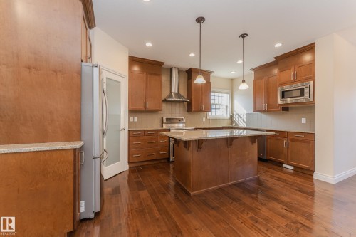 5512 Conestoga, Edmonton, AB - Indoor Photo Showing Kitchen With Upgraded Kitchen