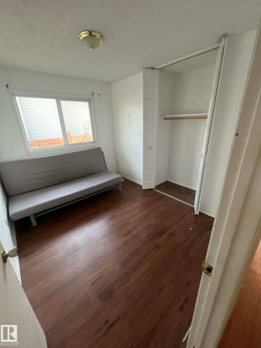 Room featuring wood-finish flooring and a window with blinds - 4129 134A Avenue Nw, Edmonton, AB - Indoor