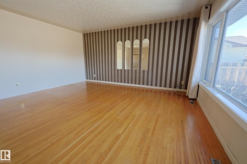 15725 95 Avenue, Edmonton, AB - Indoor Photo Showing Other Room