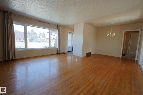 15725 95 Avenue, Edmonton, AB - Indoor Photo Showing Other Room