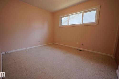 15725 95 Avenue, Edmonton, AB - Indoor Photo Showing Other Room