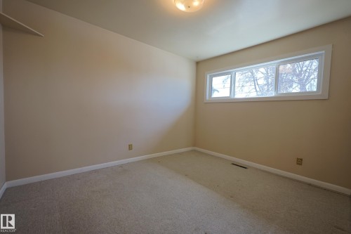 15725 95 Avenue, Edmonton, AB - Indoor Photo Showing Other Room