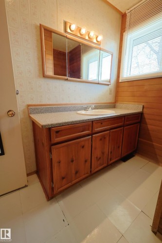 15725 95 Avenue, Edmonton, AB - Indoor Photo Showing Other Room