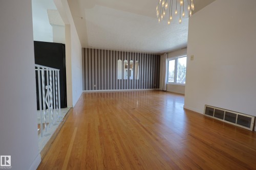 15725 95 Avenue, Edmonton, AB - Indoor Photo Showing Other Room