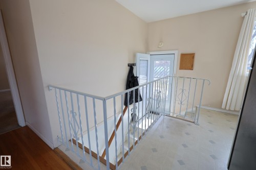 15725 95 Avenue, Edmonton, AB - Indoor Photo Showing Other Room