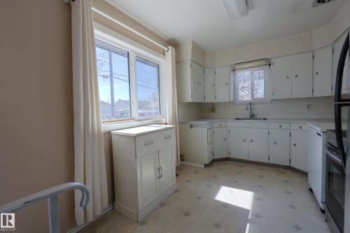 15725 95 Avenue, Edmonton, AB - Indoor