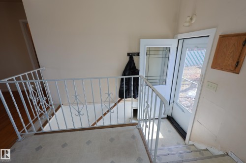 15725 95 Avenue, Edmonton, AB - Indoor Photo Showing Other Room