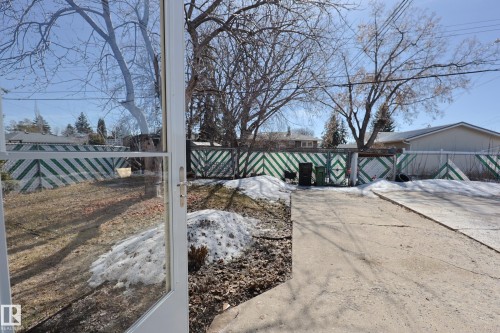 15725 95 Avenue, Edmonton, AB - Outdoor