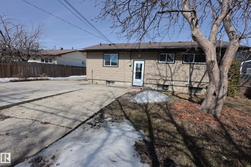 15725 95 Avenue, Edmonton, AB - Outdoor