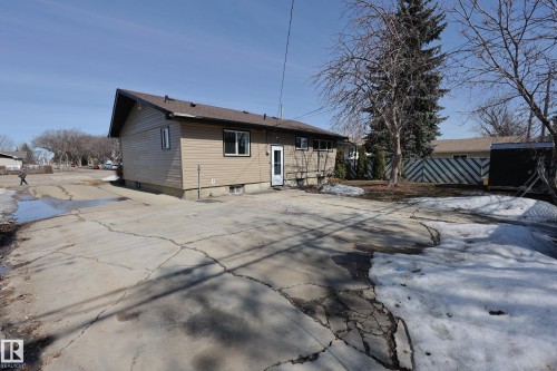 15725 95 Avenue, Edmonton, AB - Outdoor