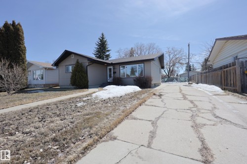 15725 95 Avenue, Edmonton, AB - Outdoor