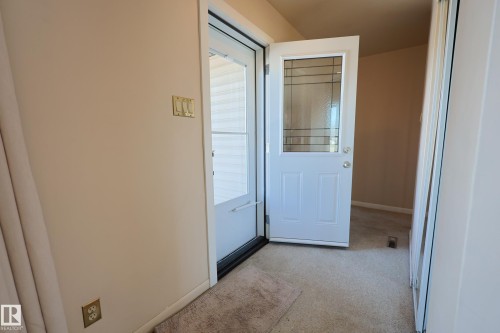 15725 95 Avenue, Edmonton, AB - Indoor Photo Showing Other Room