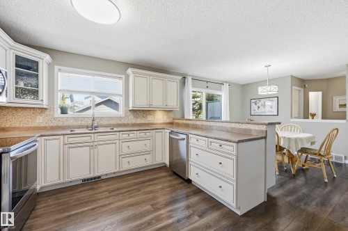 109 1670 Jamha Road Nw, Edmonton, AB - Indoor Photo Showing Kitchen With Double Sink