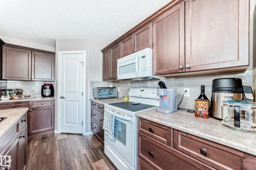 16737 60St, Edmonton, AB - Indoor Photo Showing Kitchen
