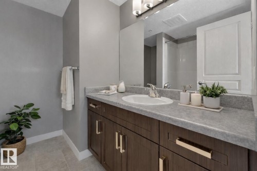 319 3670 139 Avenue, Edmonton, AB - Indoor Photo Showing Bathroom