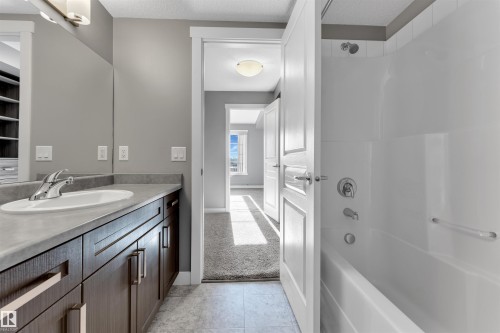 319 3670 139 Avenue, Edmonton, AB - Indoor Photo Showing Bathroom