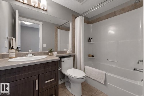 319 3670 139 Avenue, Edmonton, AB - Indoor Photo Showing Bathroom