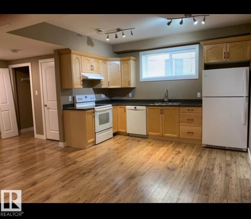 12224 88 Street Nw, Edmonton, AB - Indoor Photo Showing Kitchen