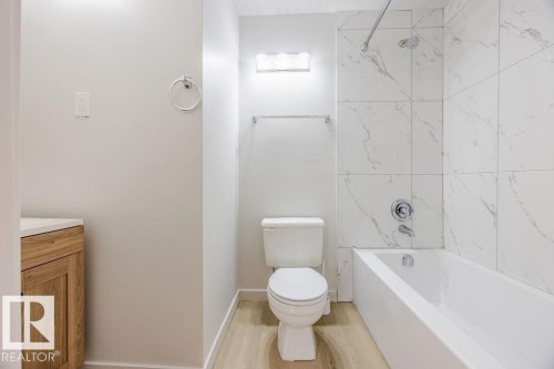 4324 70 Street, Edmonton, AB - Indoor Photo Showing Bathroom