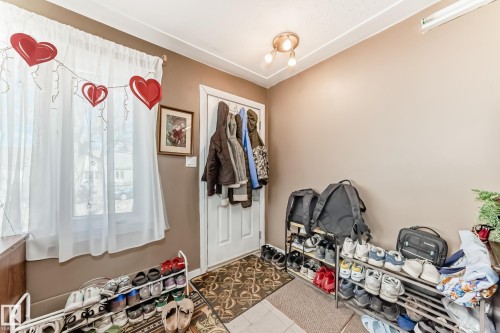 10837 65 Avenue, Edmonton, AB - Indoor Photo Showing Other Room