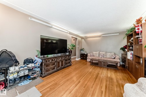 10837 65 Avenue, Edmonton, AB - Indoor