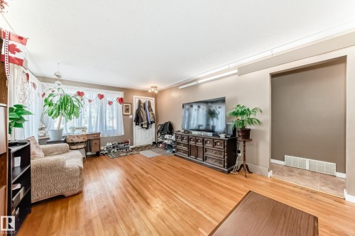 10837 65 Avenue, Edmonton, AB - Indoor