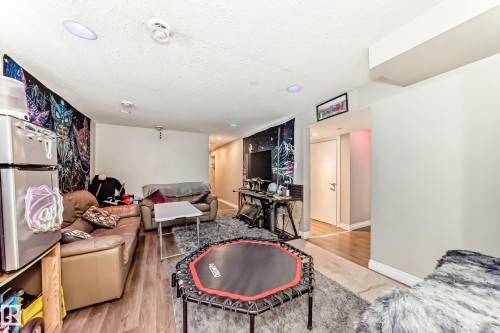 10837 65 Avenue, Edmonton, AB - Indoor