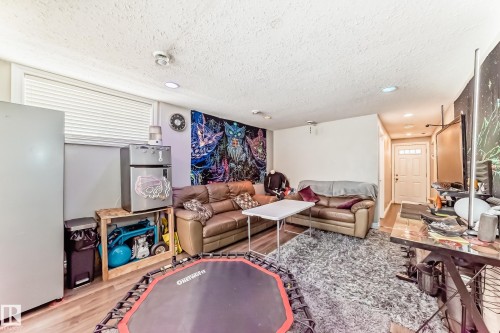 10837 65 Avenue, Edmonton, AB - Indoor Photo Showing Living Room