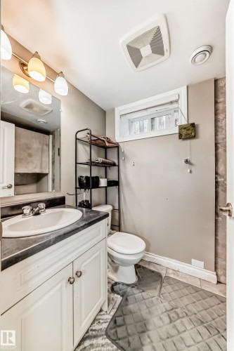 10837 65 Avenue, Edmonton, AB - Indoor Photo Showing Bathroom